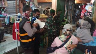 Gabungan Personil TNI-Polri Edukasi dan pengamanan Fase New Normal